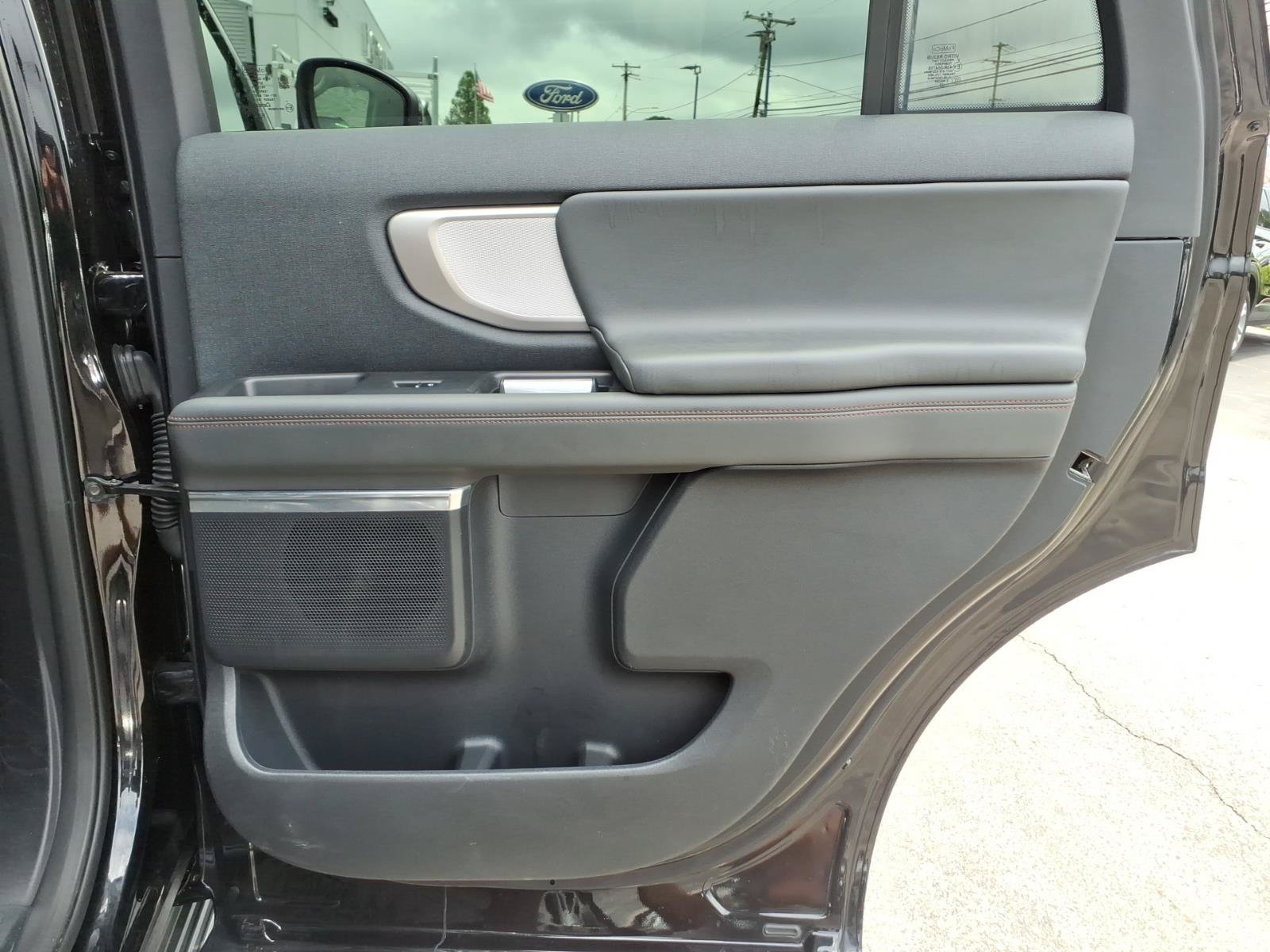 Certified 2025 Ford Expedition Active AWD/4WD image 32