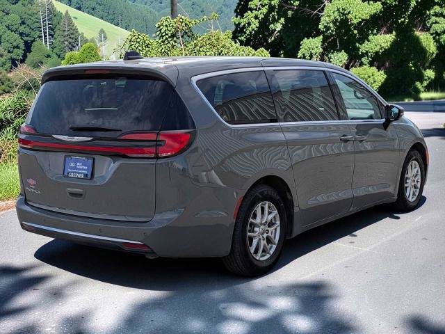 Used 2025 Chrysler Pacifica Select FWD image 6