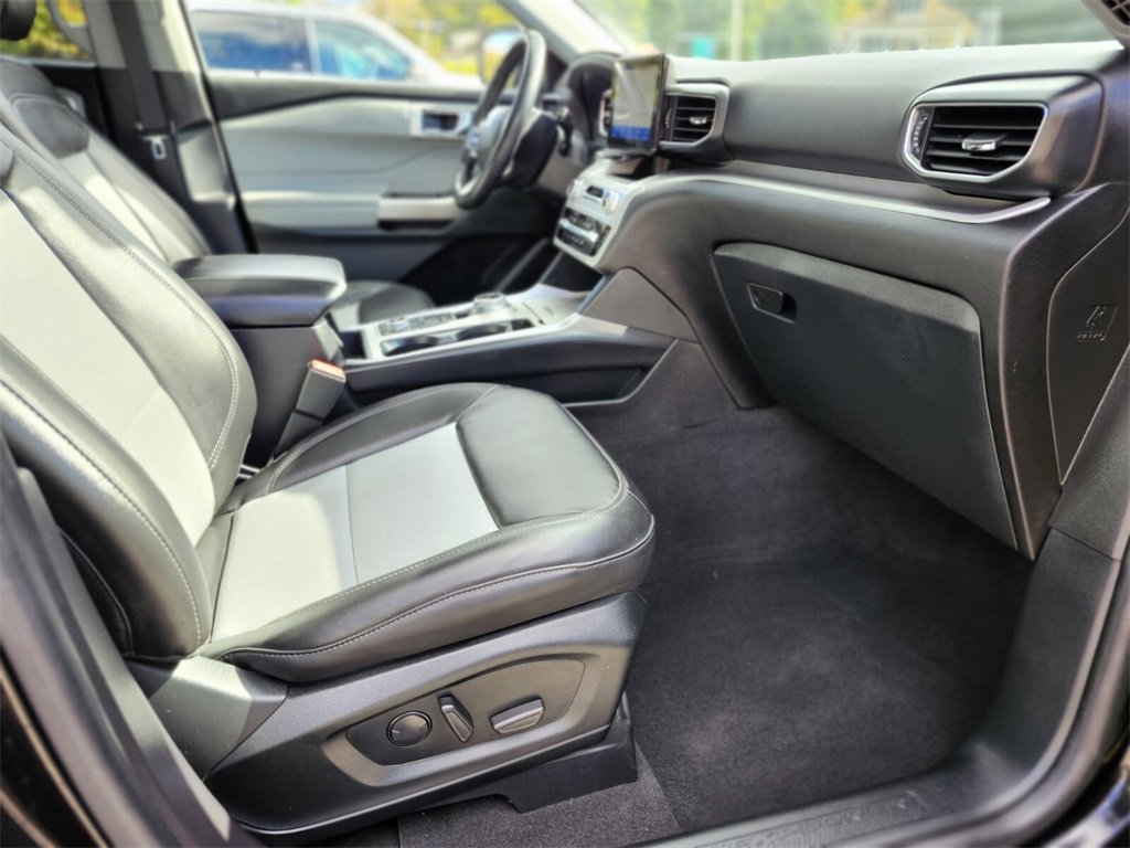 Certified 2022 Ford Explorer XLT w/ Equipment Group 202A image 11