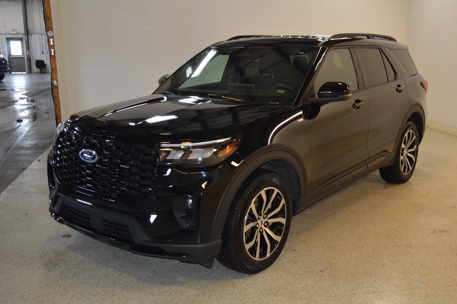 Certified 2025 Ford Explorer ST-Line AWD/4WD image 7