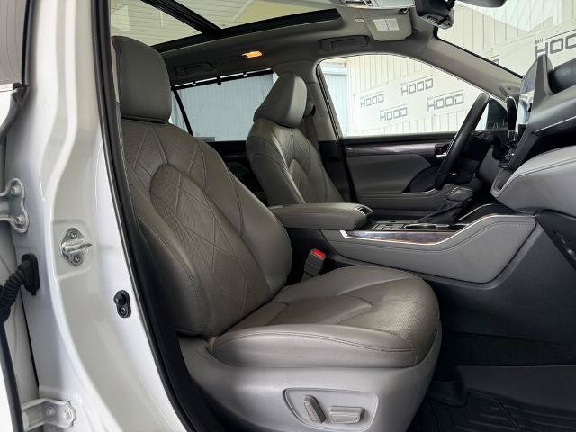 Used 2023 Toyota Highlander Platinum FWD image 7