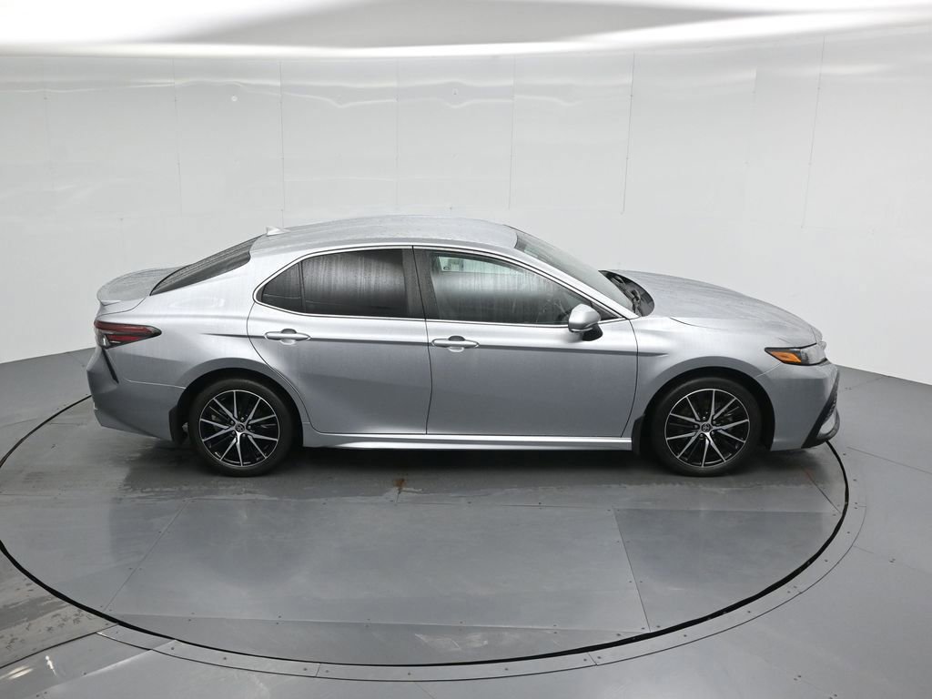 Used 2024 Toyota Camry SE image 9