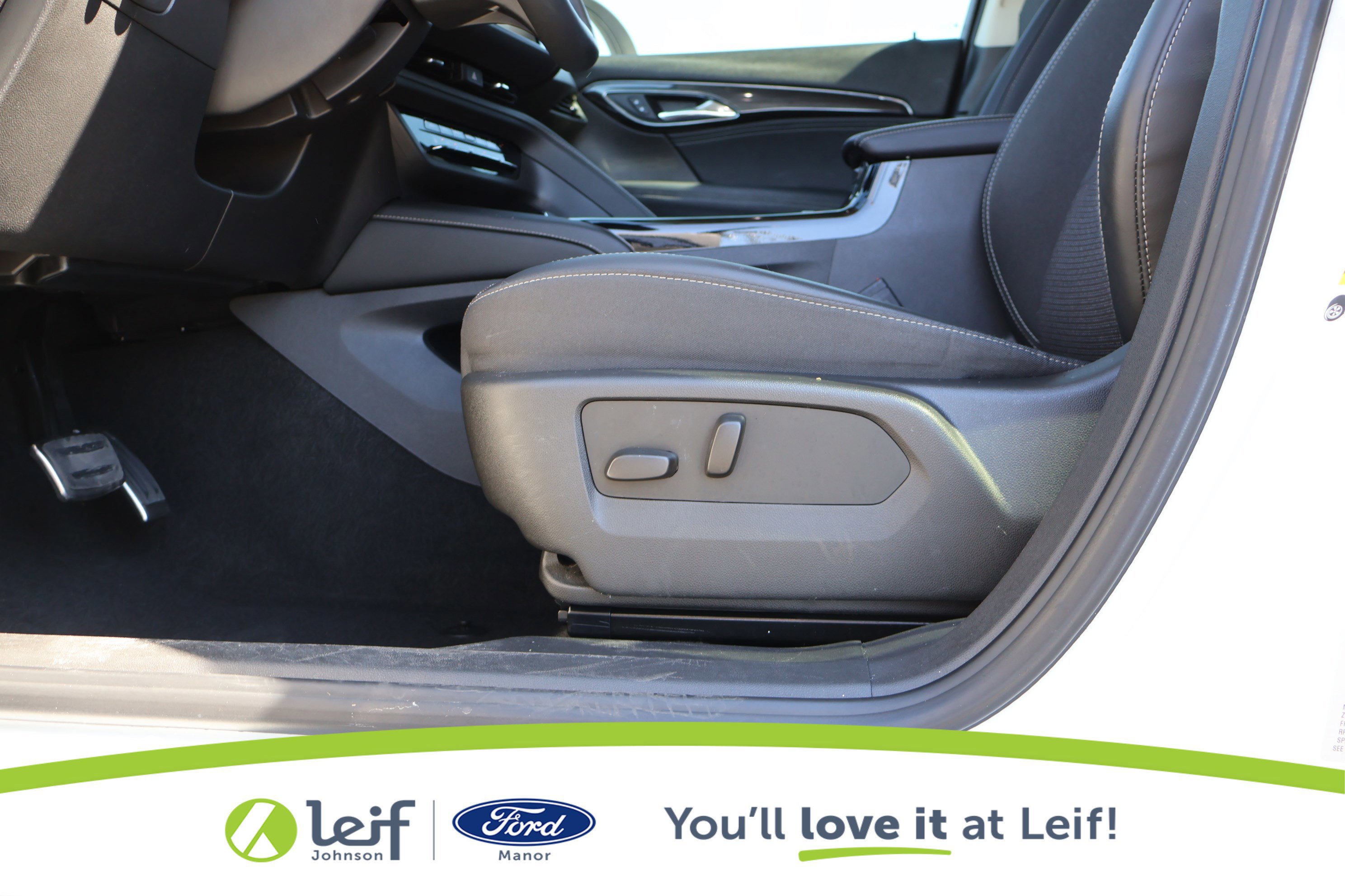 Used 2023 Buick Envision Preferred image 12