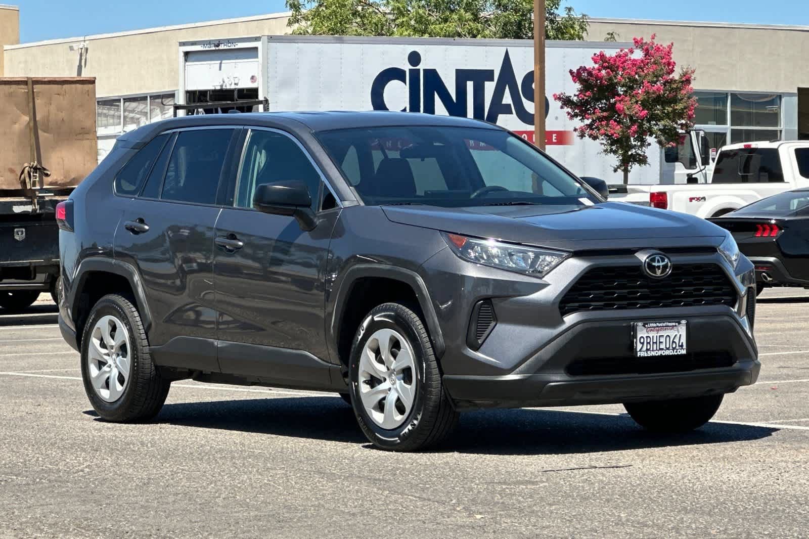 Used 2022 Toyota RAV4 LE AWD/4WD image 10
