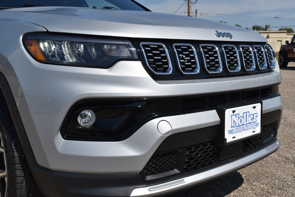 Used 2025 Jeep Compass Limited AWD/4WD image 6