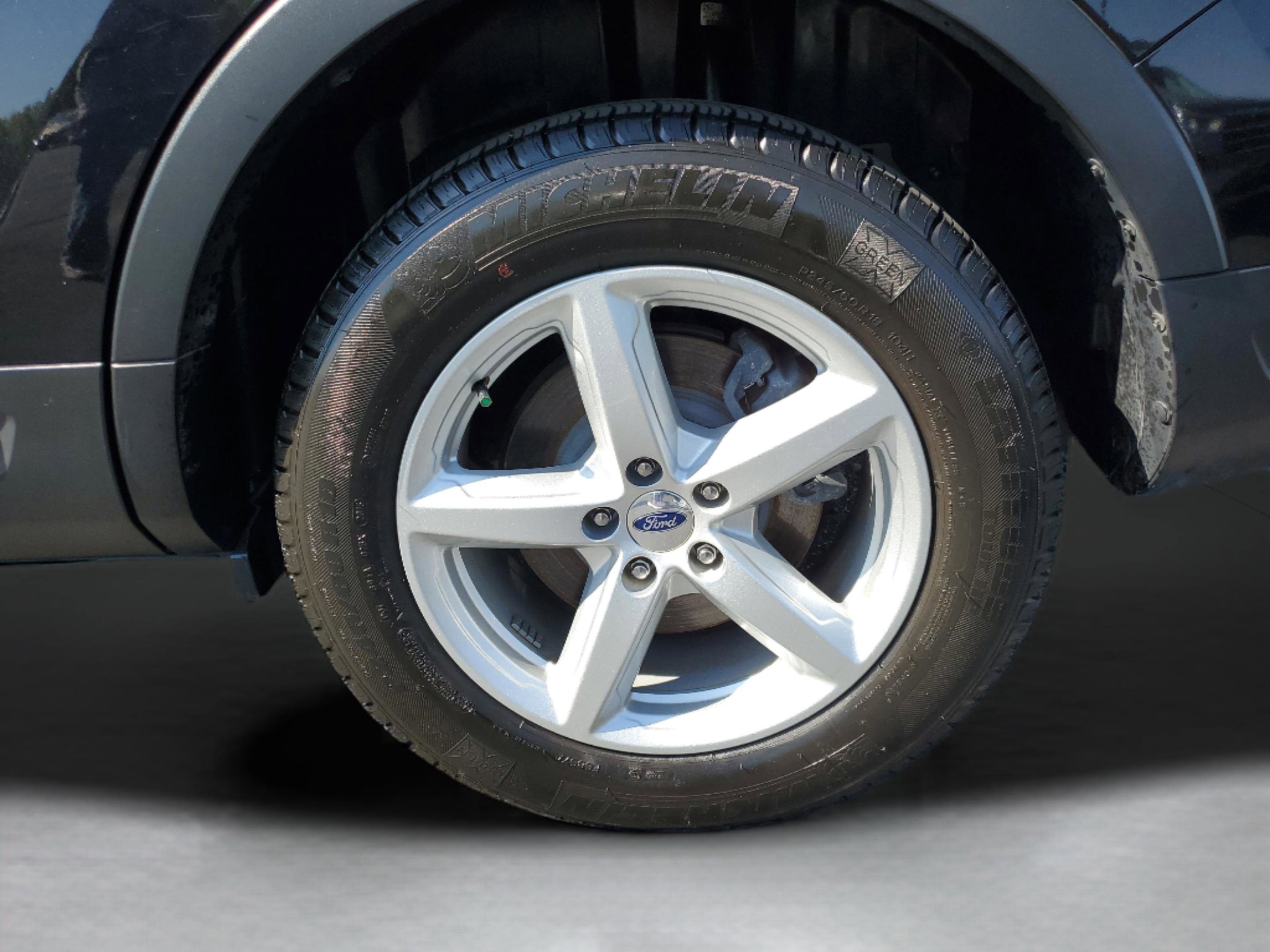 Certified 2019 Ford Explorer XLT w/ Equipment Group 201A FWD image 32