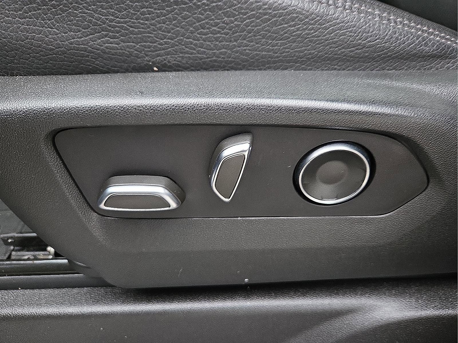 Used 2021 GMC Yukon XL Denali w/ Denali Premium Package image 16