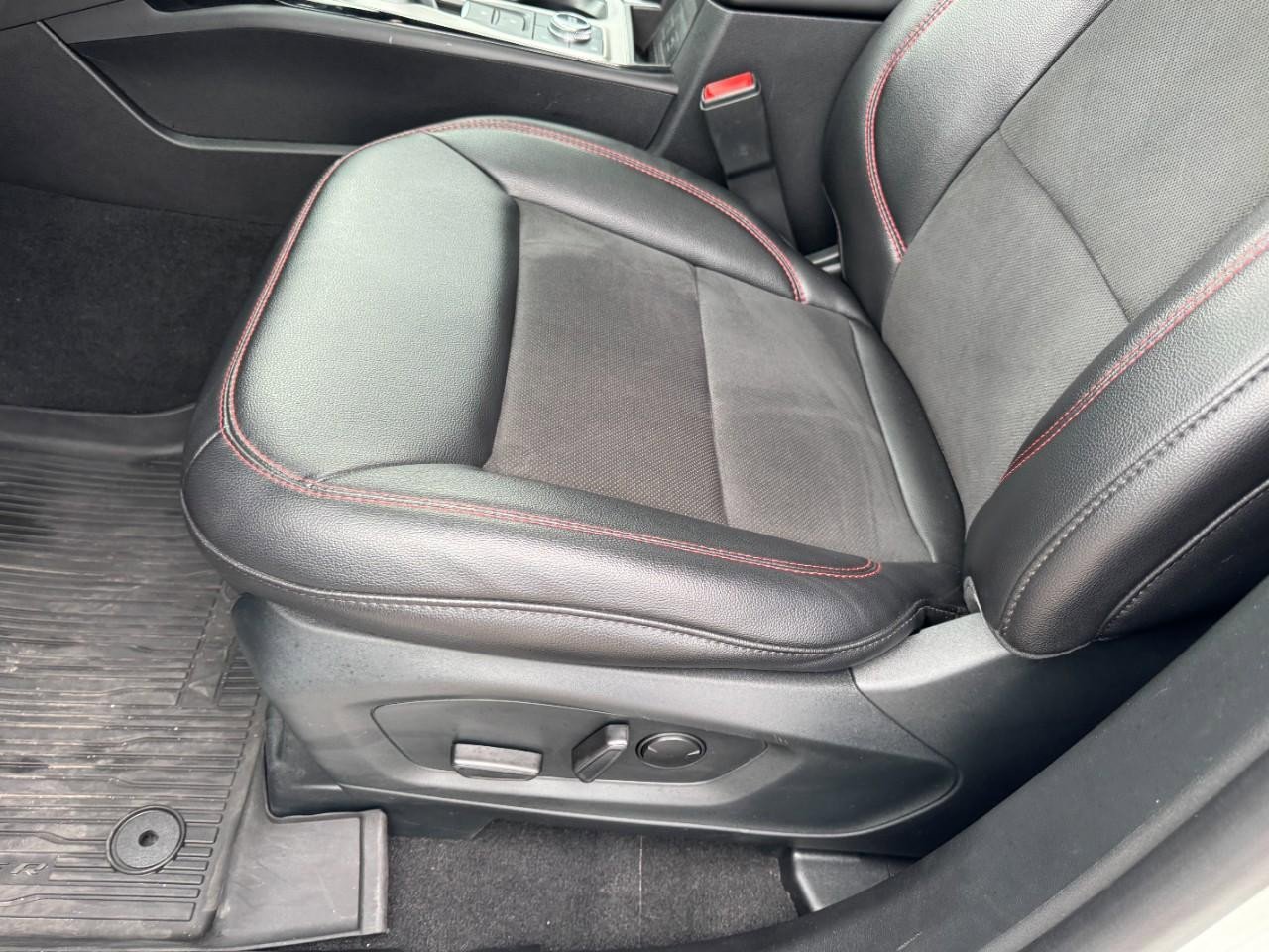 Certified 2024 Ford Explorer ST-Line w/ Class IV Trailer Tow Package image 16