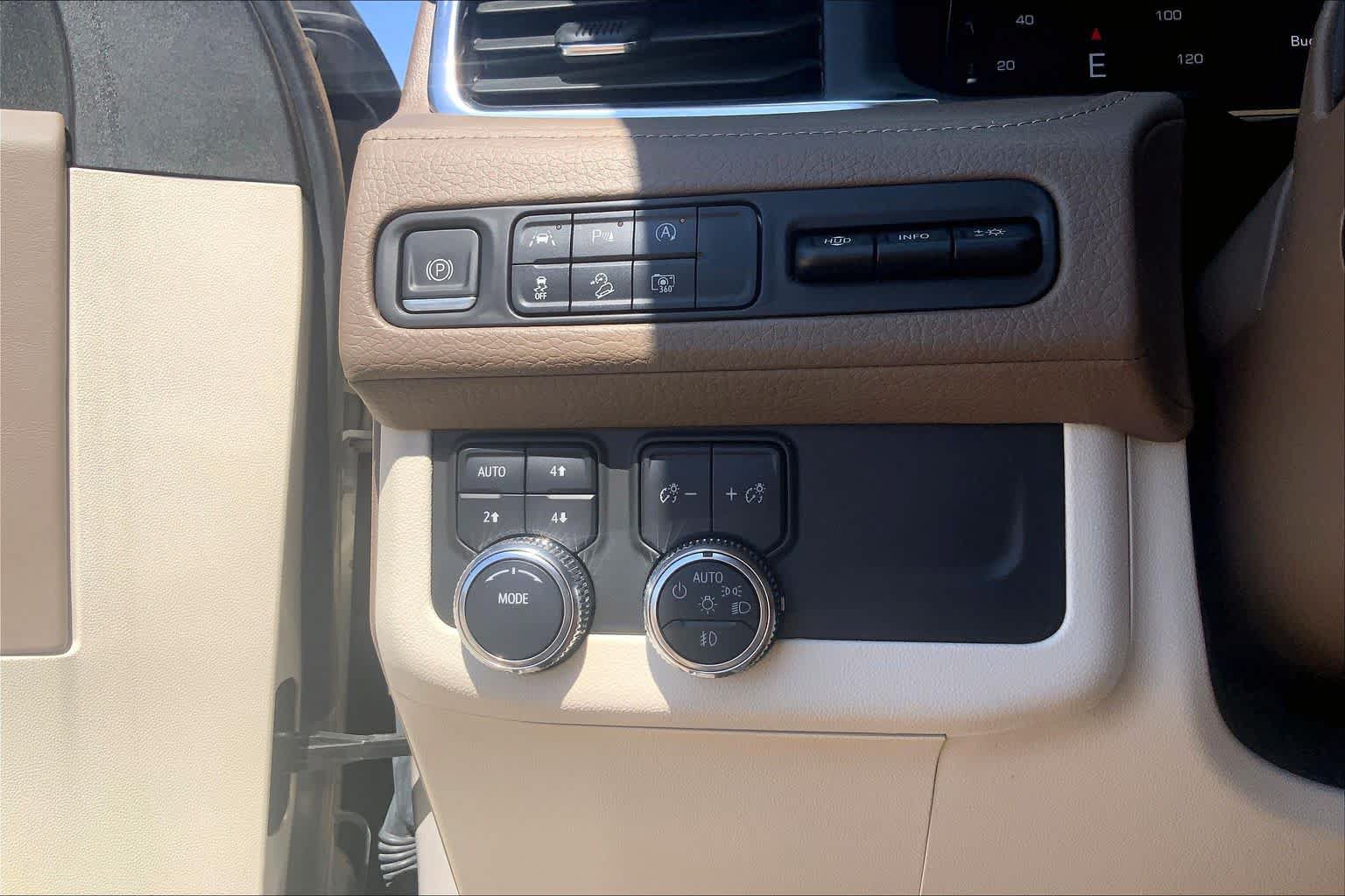 Used 2023 GMC Yukon XL Denali AWD/4WD image 36
