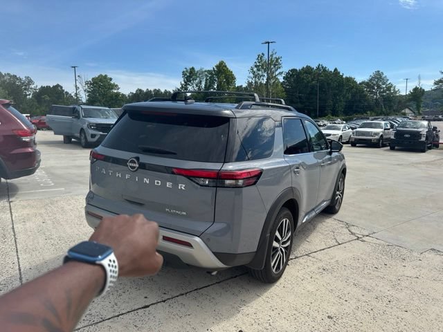 Used 2025 Nissan Pathfinder Platinum FWD image 15