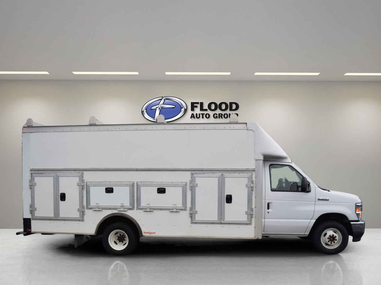 Certified 2023 Ford E-450 and Econoline 450 Super Duty w/ Power Windows & Locks Group image 3