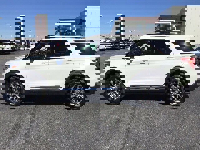 Certified 2022 Ford Explorer XLT w/ Equipment Group 202A image 2