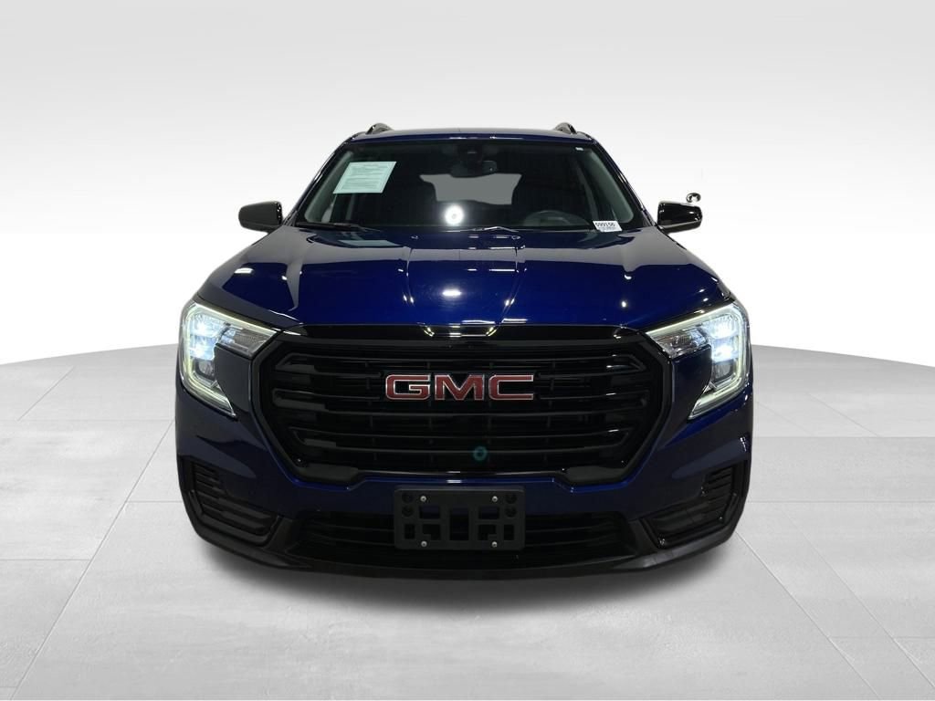 Used 2023 GMC Terrain SLE w/ Driver Convenience Package image 8