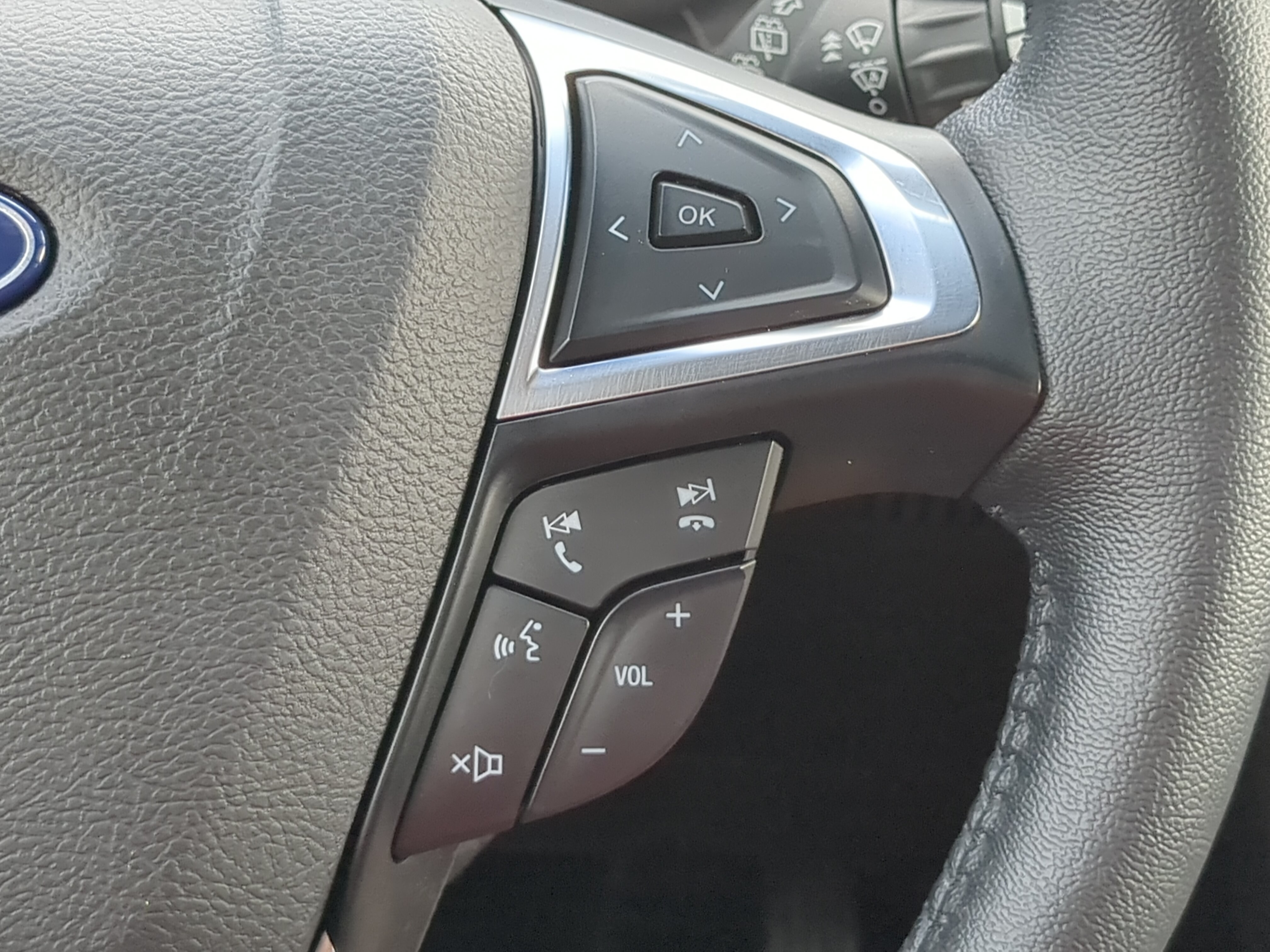 Certified 2020 Ford Edge Titanium w/ Equipment Group 301A FWD image 25
