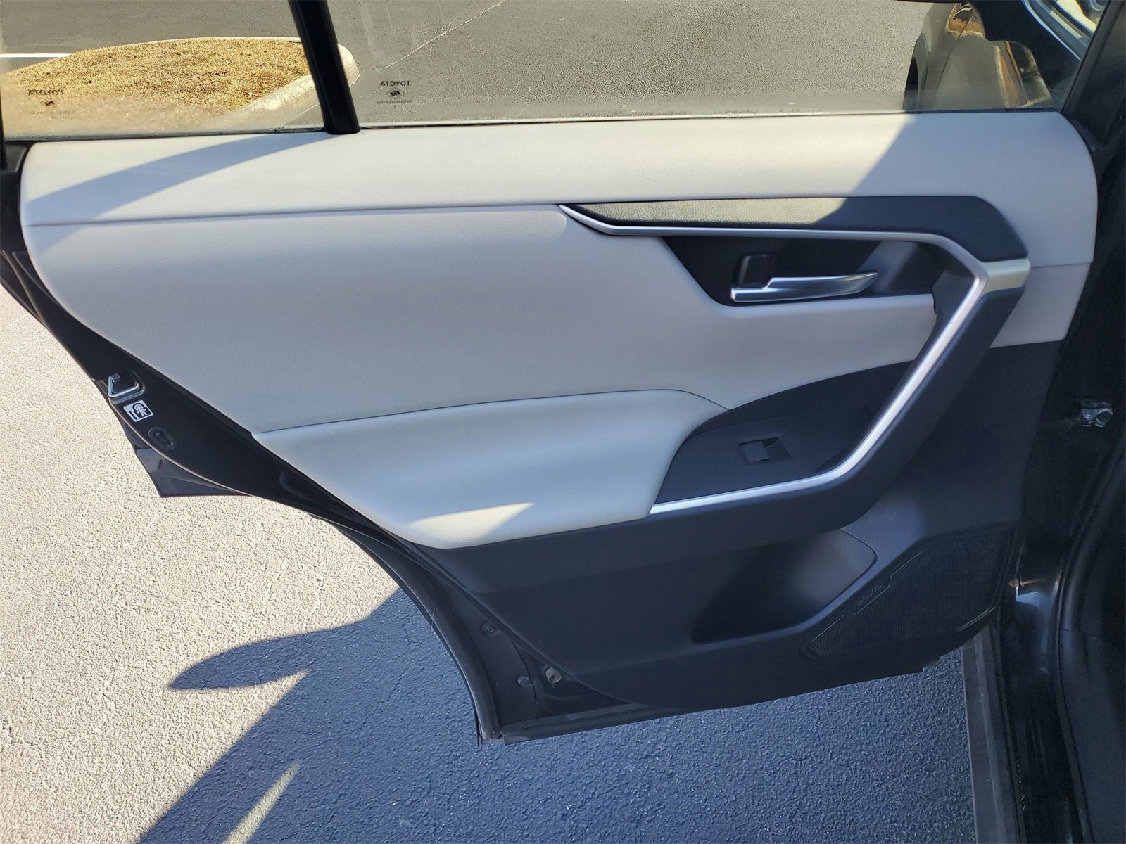 Used 2019 Toyota RAV4 XLE image 8