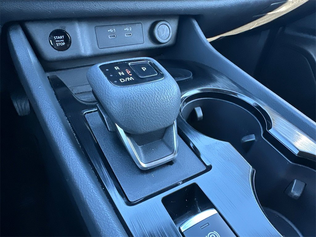 Used 2024 Nissan Rogue SV image 30