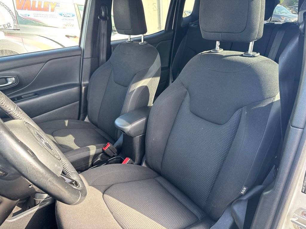 Used 2020 Jeep Renegade Altitude AWD/4WD image 16