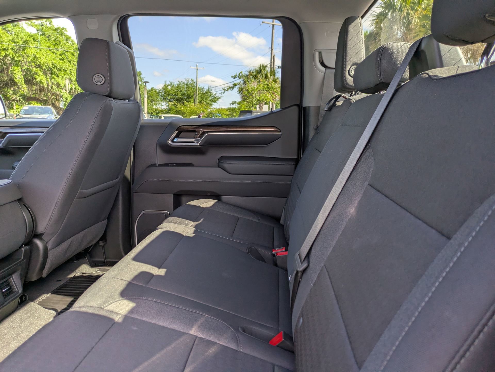 Used 2023 Chevrolet Silverado 1500 LT AWD/4WD image 18