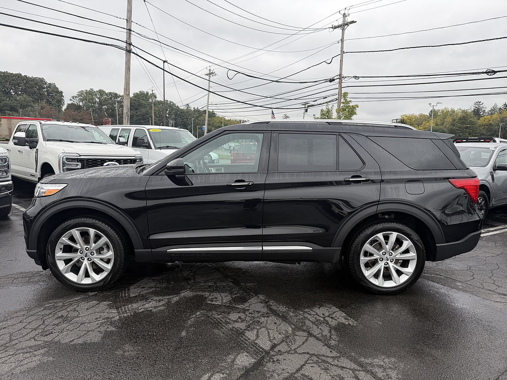Certified 2024 Ford Explorer Platinum w/ Technology Package AWD/4WD image 3