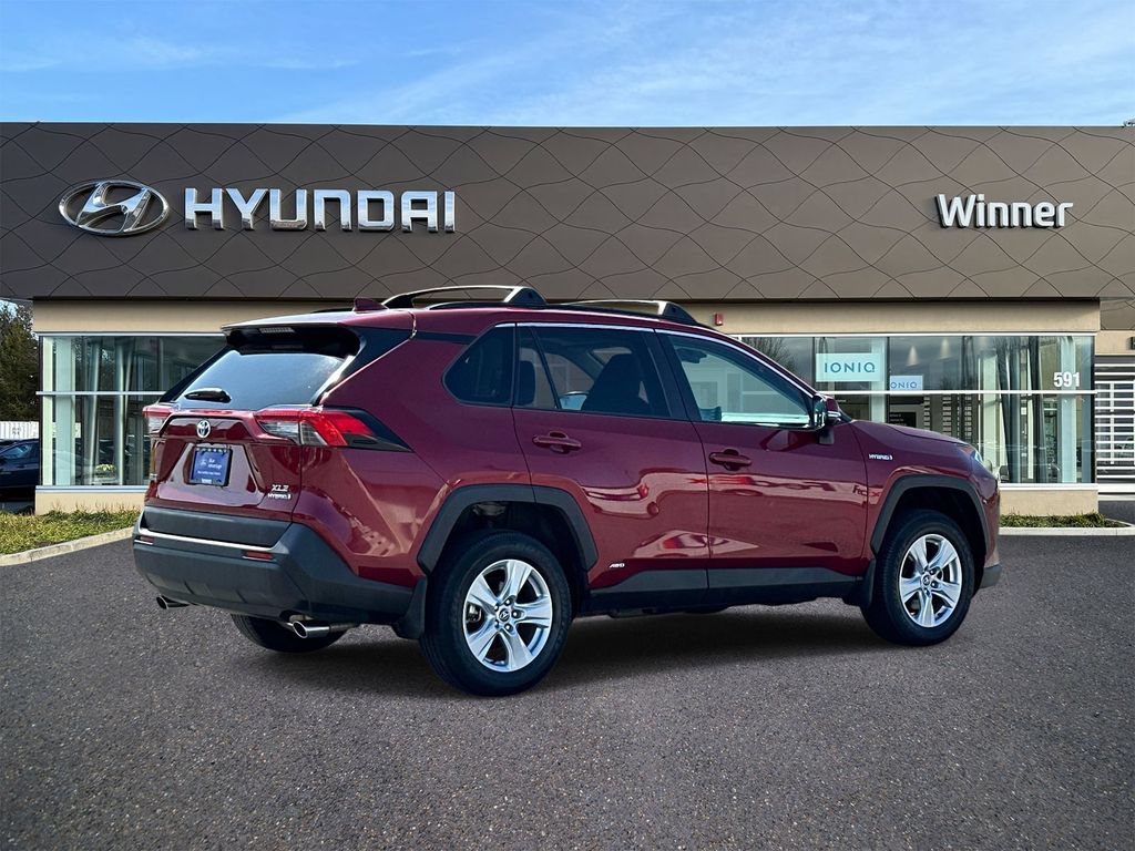 Used 2020 Toyota RAV4 XLE w/ Convenience Package AWD/4WD image 4