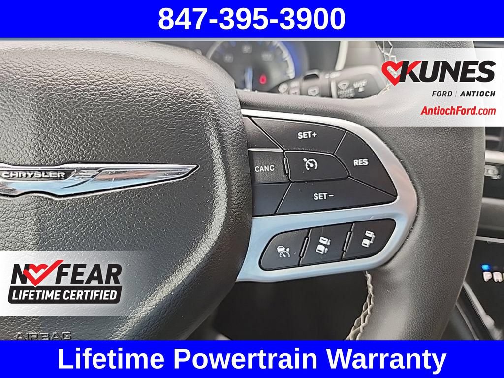 Used 2025 Chrysler Pacifica Select FWD image 30