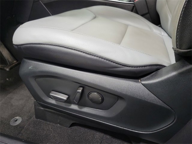 Certified 2021 Ford Explorer XLT w/ Equipment Group 202A image 9