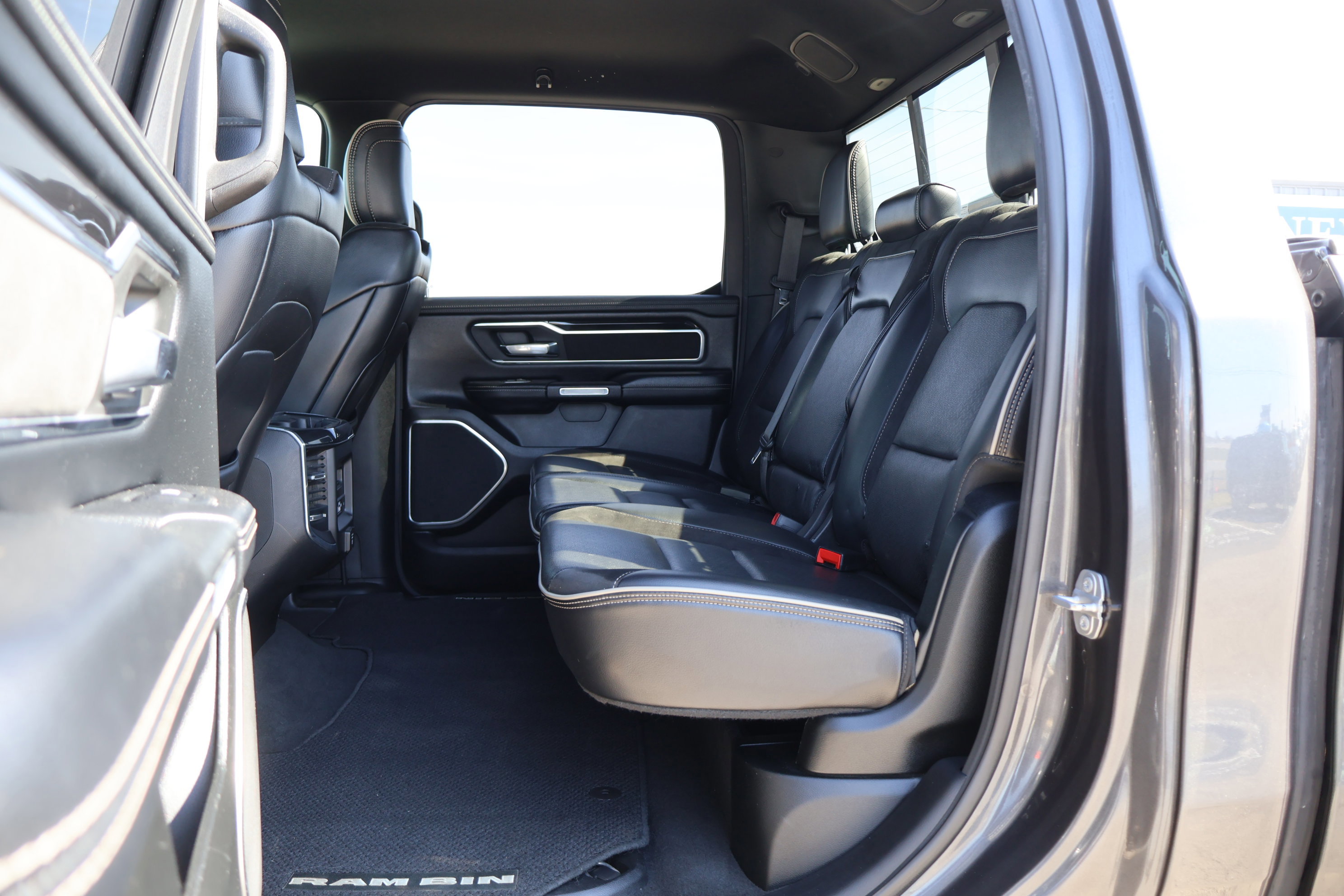 Used 2019 RAM 1500 Laramie image 27