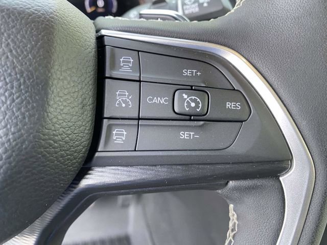 Used 2025 Jeep Grand Cherokee Laredo X w/ Luxury Tech Group I image 24