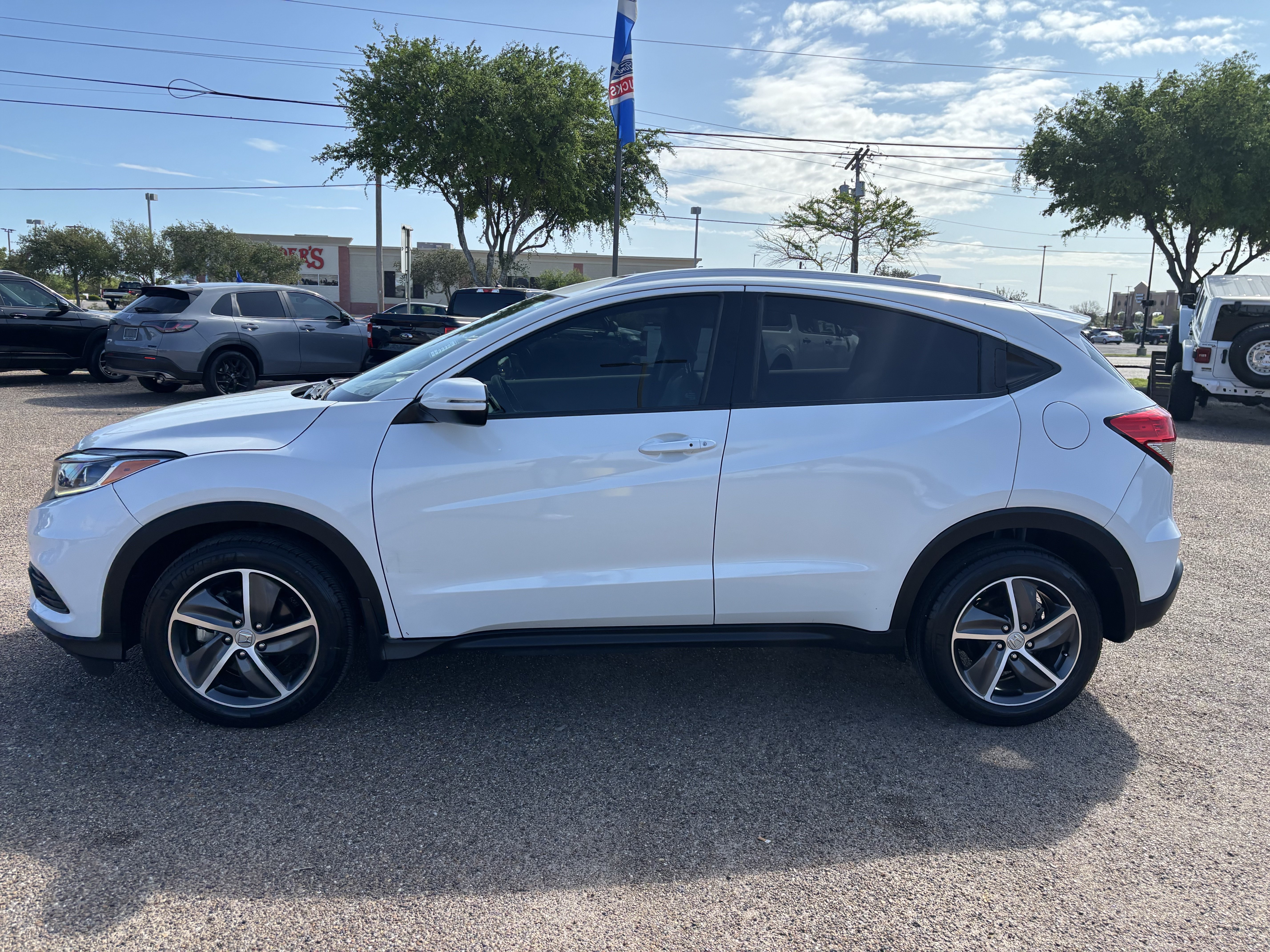 Used 2022 Honda HR-V EX-L image 2