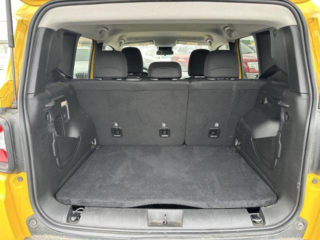 Used 2023 Jeep Renegade Latitude AWD/4WD image 11