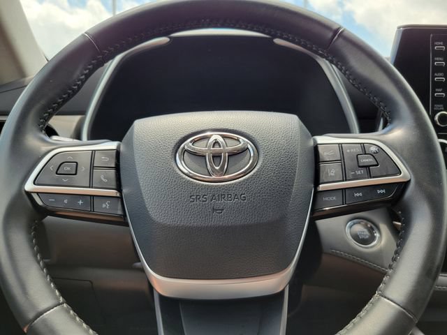 Used 2022 Toyota Highlander XLE AWD/4WD image 11