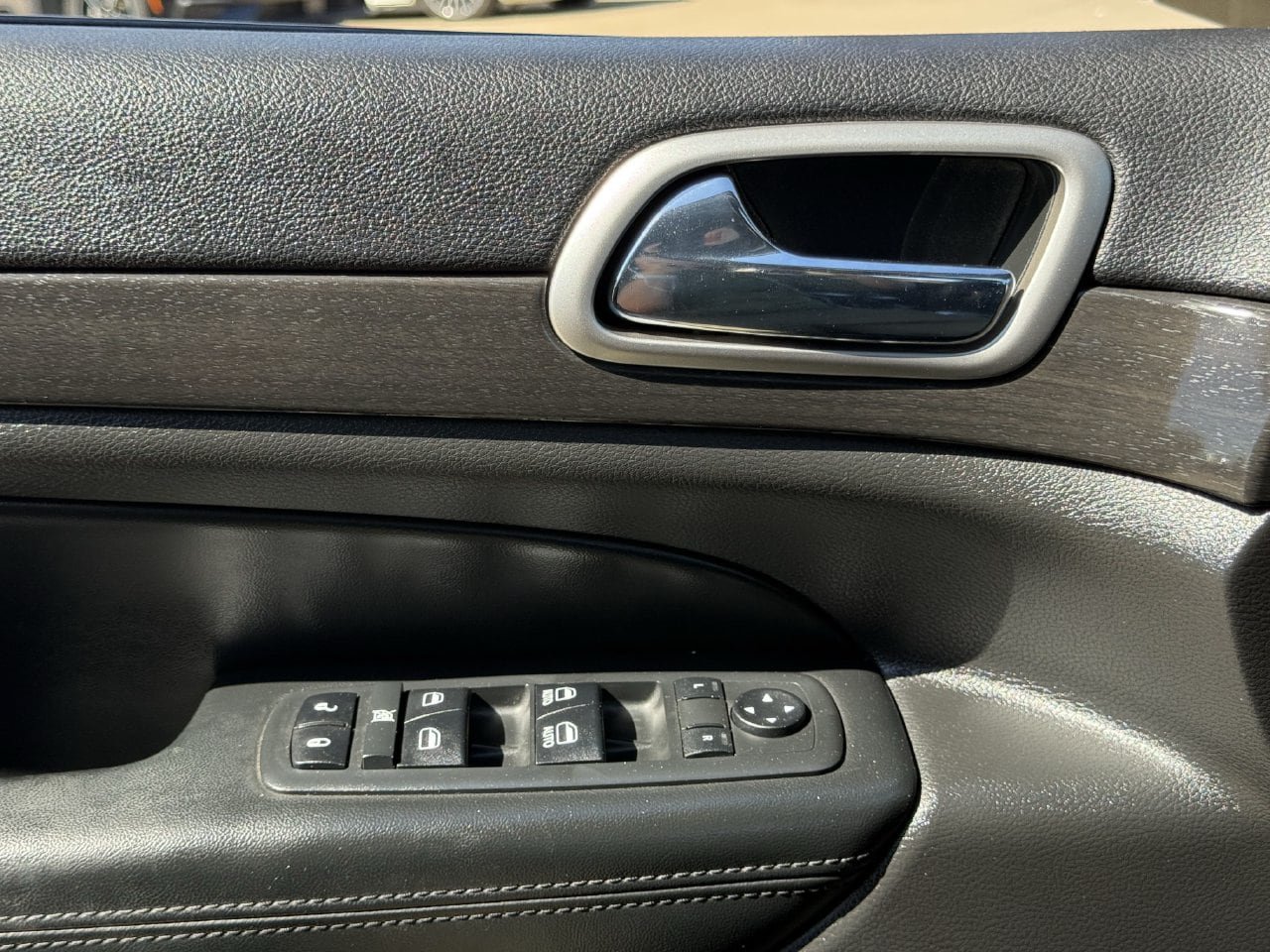 Used 2017 Jeep Grand Cherokee Altitude RWD image 24