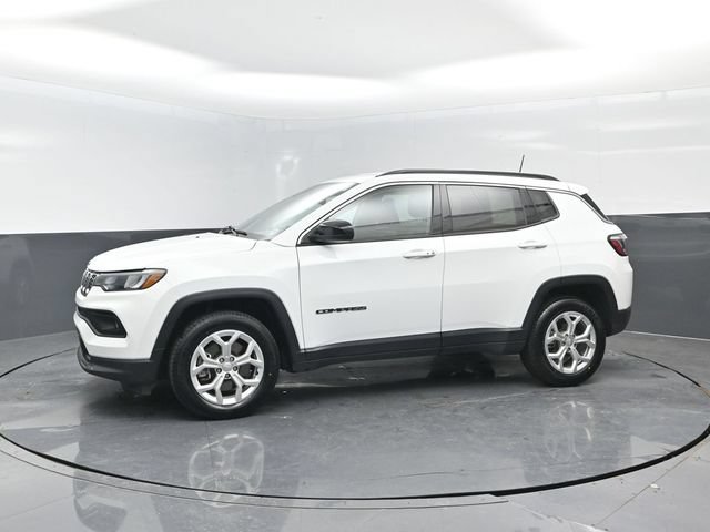 Used 2024 Jeep Compass Latitude AWD/4WD image 4