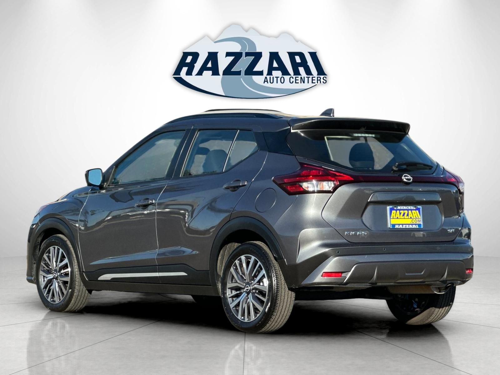 Used 2024 Nissan Kicks SR image 3