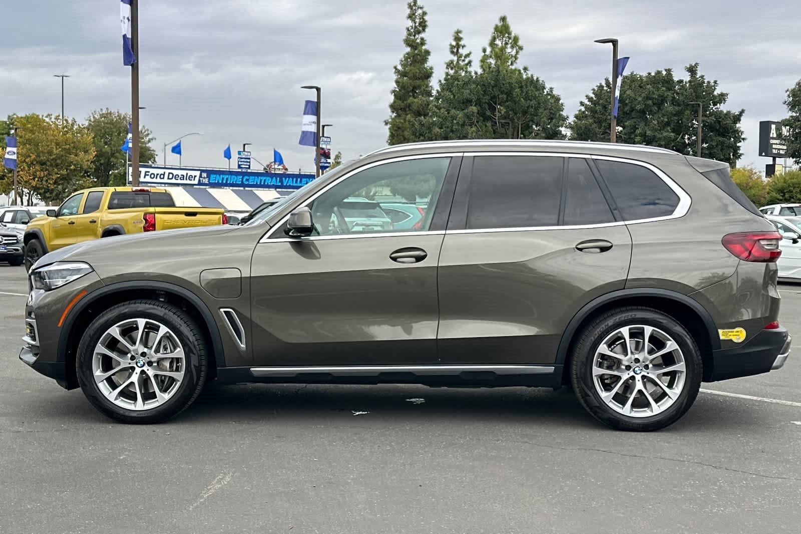 Used 2021 BMW X5 xDrive45e w/ Convenience Package image 2