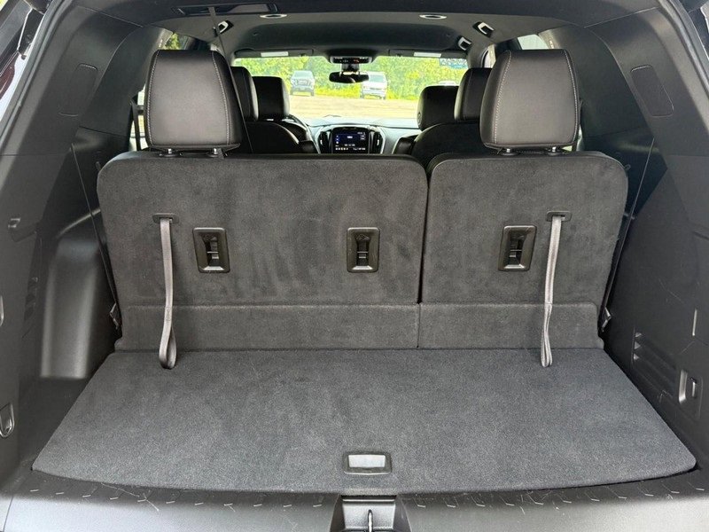 Used 2023 Chevrolet Traverse LT image 7
