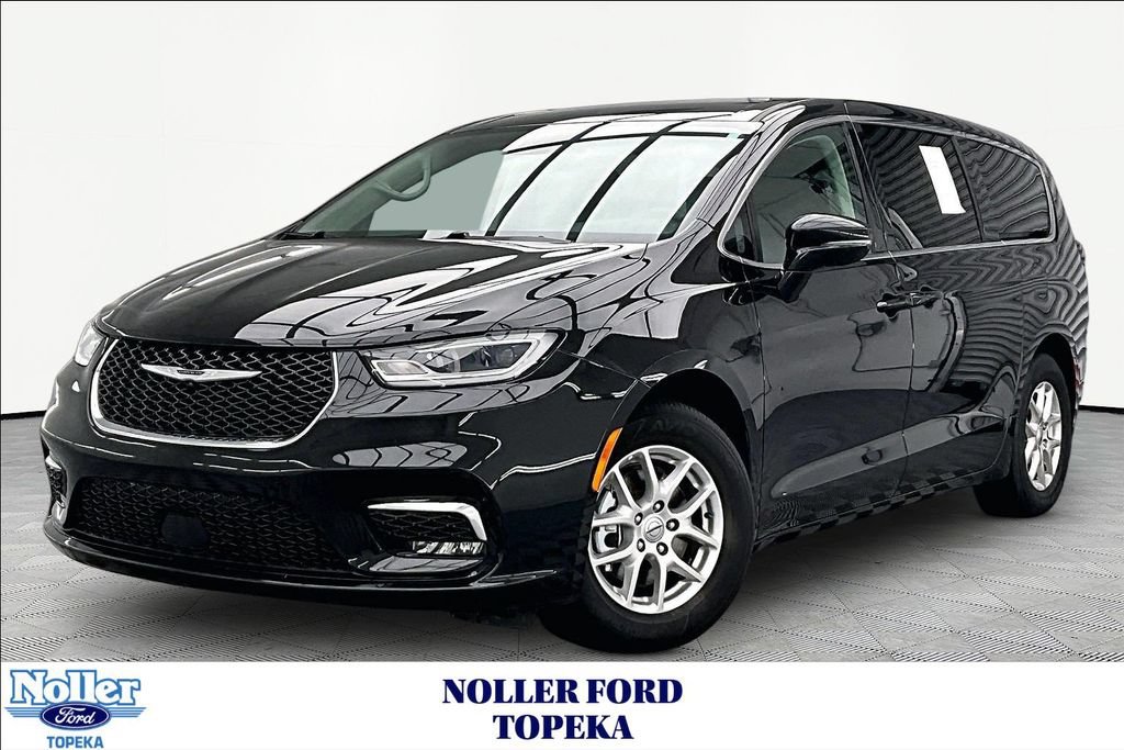 Used 2024 Chrysler Pacifica Touring-L