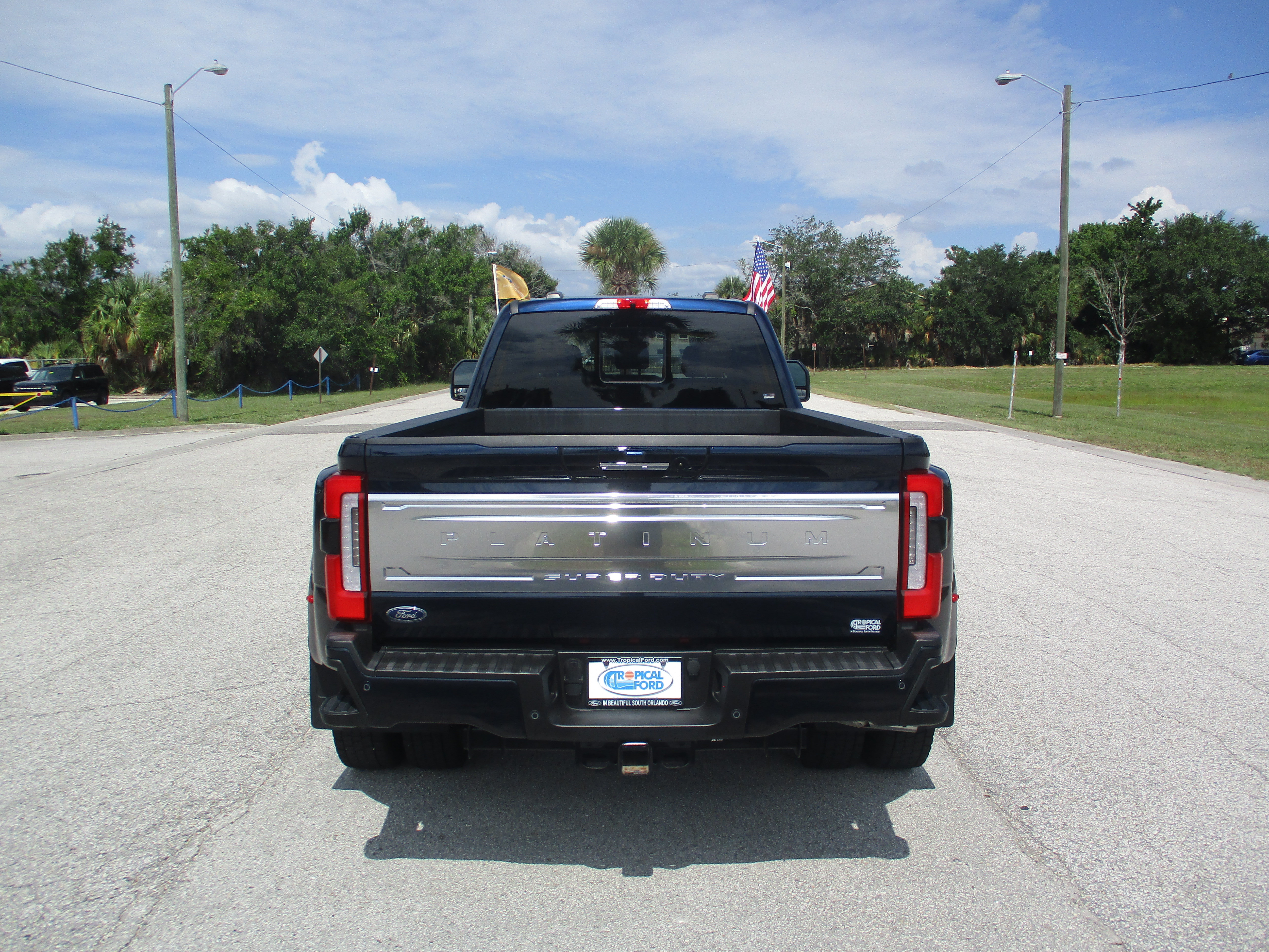 Certified 2024 Ford F450 Platinum w/ FX4 Off-Road Package AWD/4WD image 6