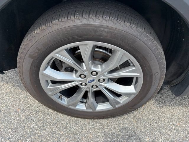 Certified 2022 Ford Explorer XLT w/ Equipment Group 202A AWD/4WD image 11