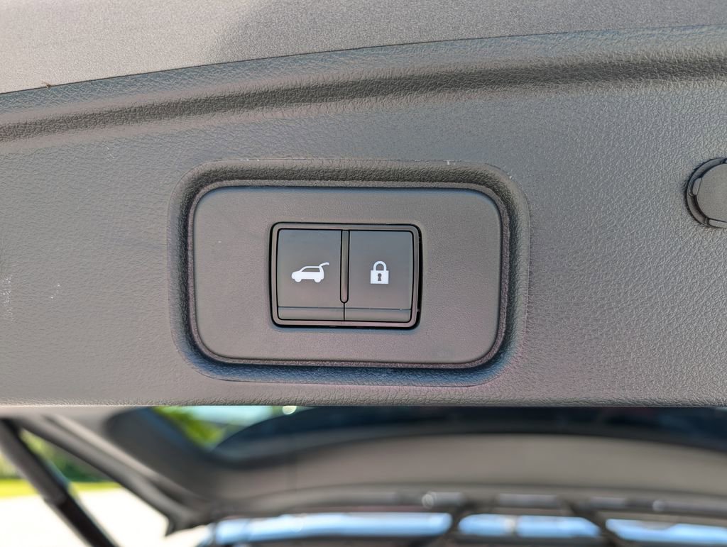 Used 2025 Nissan Pathfinder SV FWD image 29