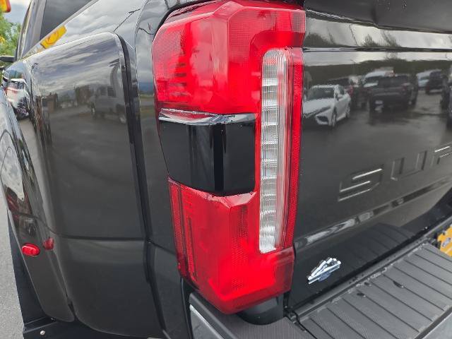 Certified 2025 Ford F450 Lariat w/ FX4 Off-Road Package AWD/4WD image 9