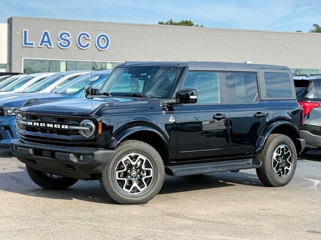Certified 2025 Ford Bronco Outer Banks AWD/4WD image 1