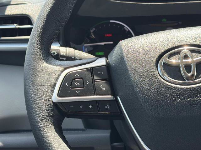 Used 2024 Toyota Sienna XLE w/ XLE Plus Package FWD image 12
