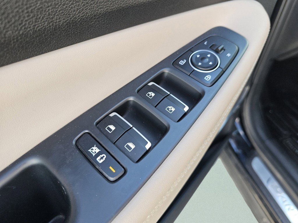 Used 2020 Hyundai Santa Fe Limited AWD/4WD image 29