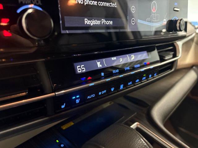 Used 2022 Toyota Sienna Platinum AWD/4WD image 16