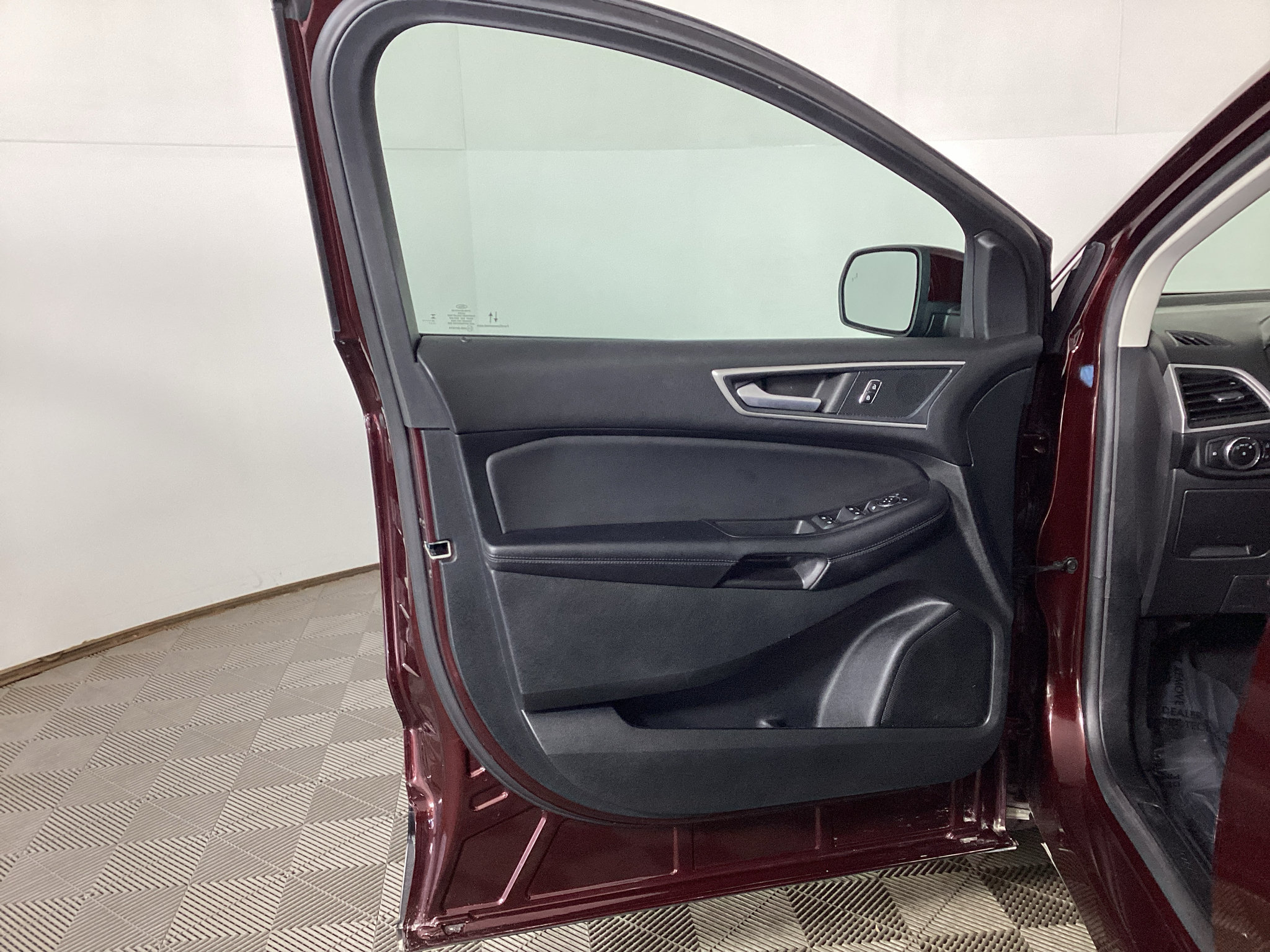Certified 2024 Ford Edge SEL w/ Convenience Package AWD/4WD image 15
