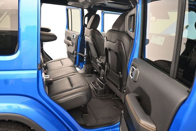 Used 2025 Jeep Wrangler Unlimited Sahara AWD/4WD image 15