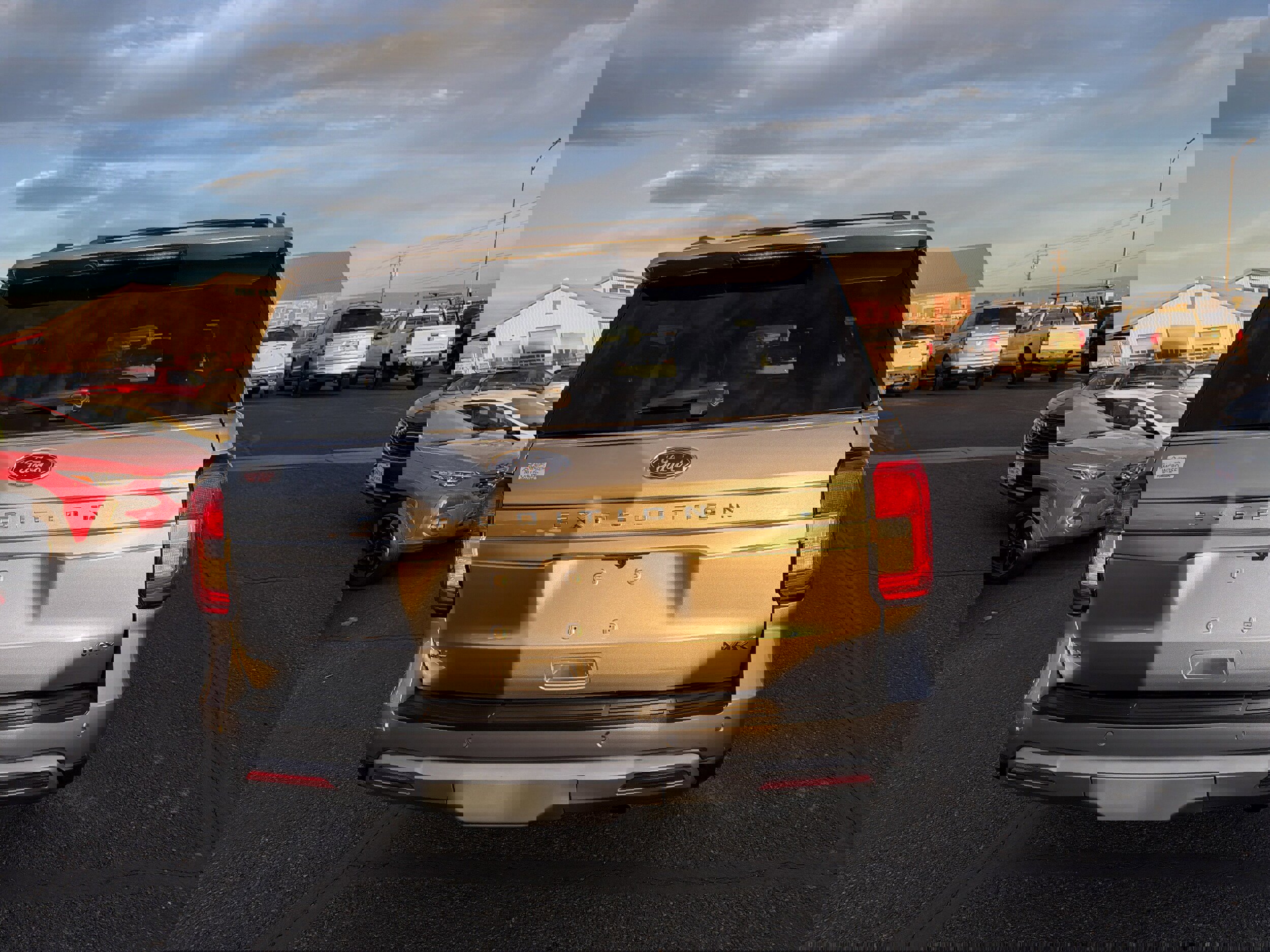 Certified 2023 Ford Expedition Max XLT image 3