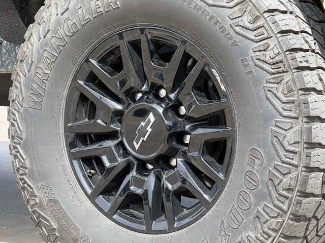 Used 2025 Chevrolet Silverado 2500 ZR2 w/ Technology Package AWD/4WD image 17