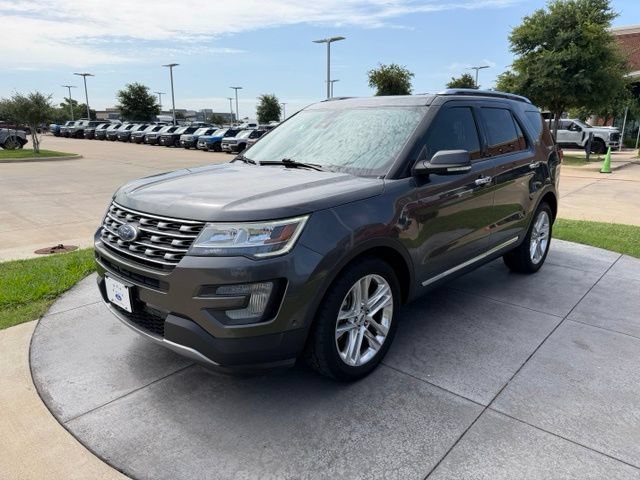 Certified 2017 Ford Explorer Limited w/ Equipment Group 301A FWD image 3